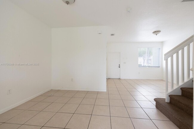 Building Photo - 2818 SE 16th Ave