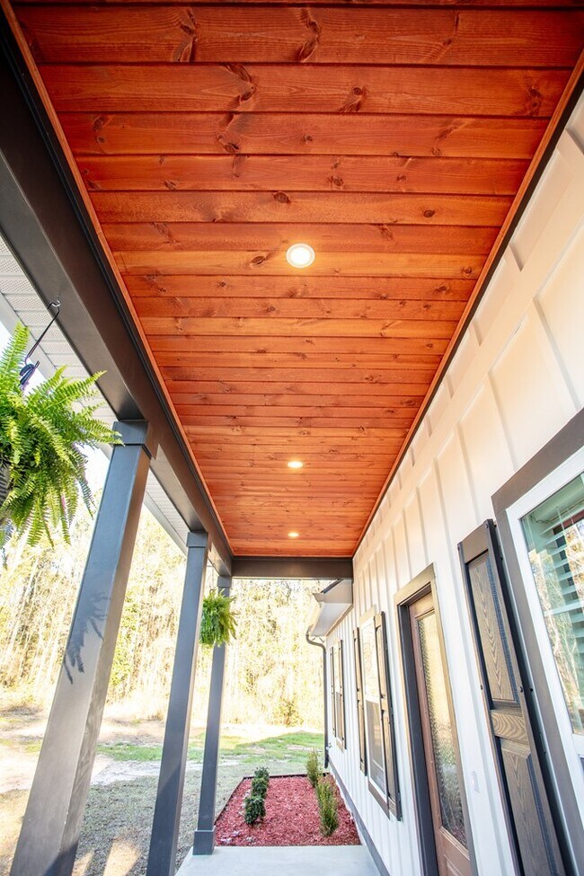 Building Photo - 823 Meridian Rd