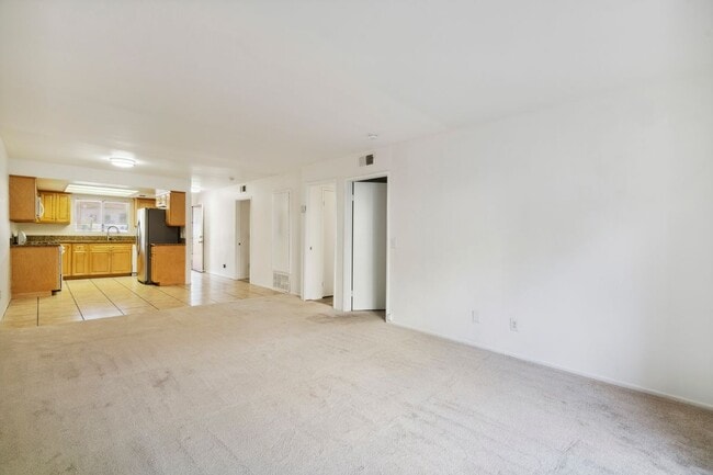 Building Photo - 1745 Los Feliz Dr