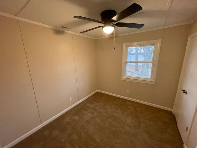Building Photo - 4 Bedroom Brick House - Vouchers Accepted