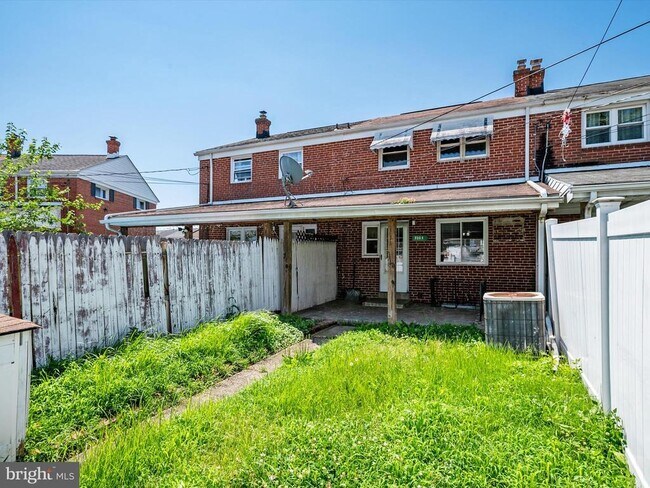Building Photo - 3308 Wallford Dr