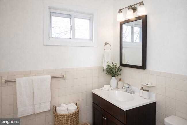 Building Photo - 2309 E York St