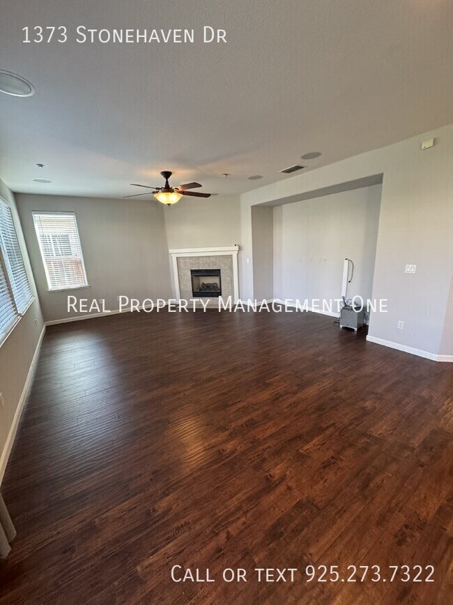 Building Photo - 1373 Stonehaven Dr