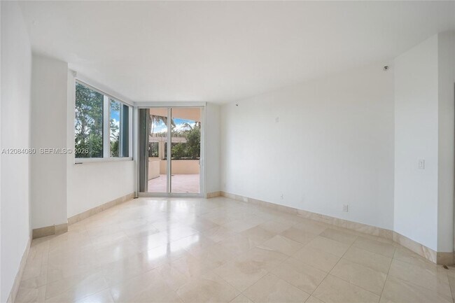 Building Photo - 300 South Pointe Dr