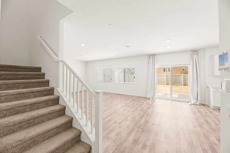 Building Photo - 28357 Cats Claw Dr