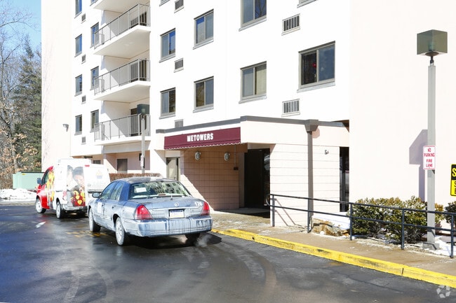 Building Photo - Metowers