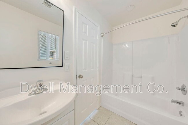 Building Photo - 8860 Fabienne Way