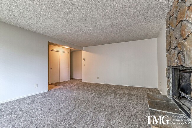 Building Photo - Fully Renovated 3 Bed 2 Bath Home in Mount...