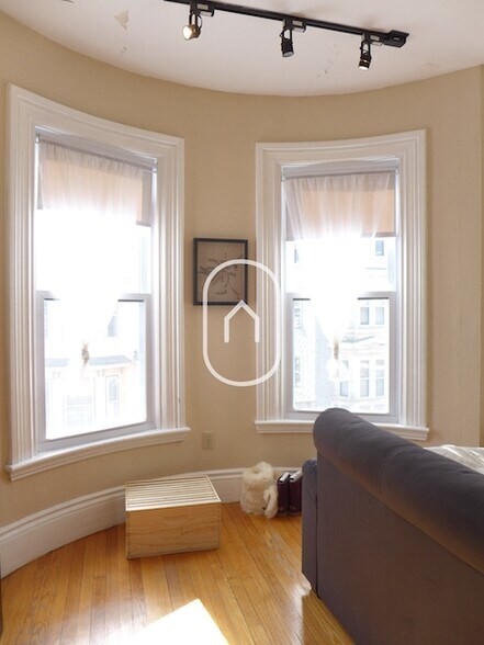 Building Photo - 49 Delle Ave