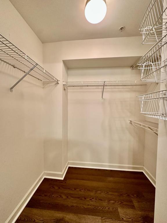 Building Photo - 718 W Trade St