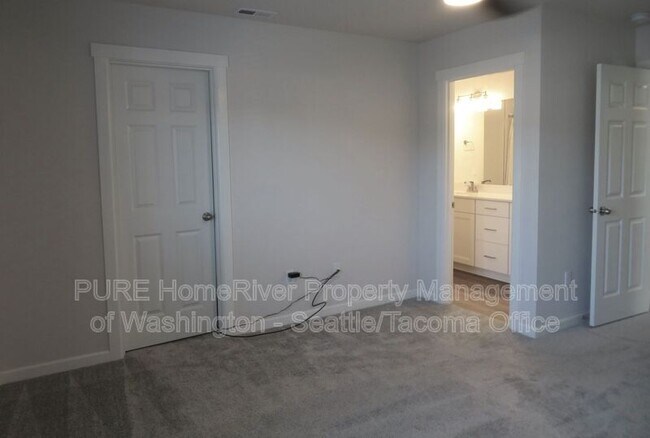 Building Photo - 5445 50th Lp SE