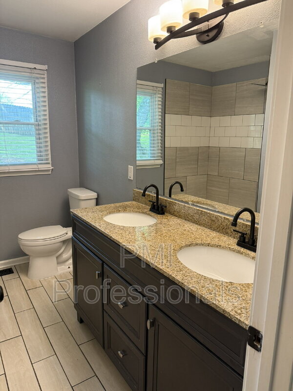 Building Photo - 149 Neverbreak Dr