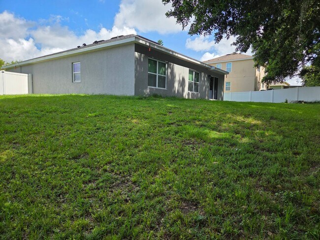 Building Photo - Move in Ready 3/2 in Lago Katrina