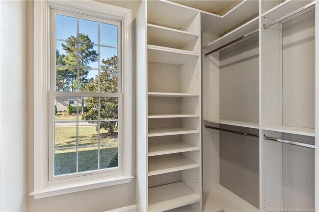 Building Photo - 136 Cottswold Ln