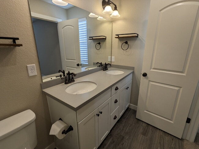 Building Photo - Luxury Open Concept Townhome in Quiet Littleton Neighborhood Complete with Mountain Views!