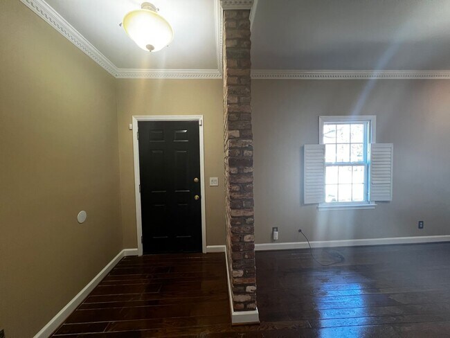 Building Photo - 204 Woodside Ave