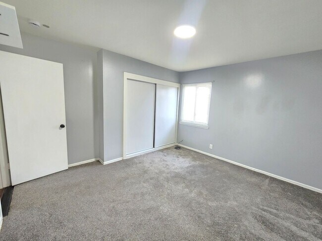 Building Photo - 45114 16th St W