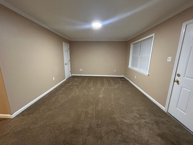 Building Photo - Washington Square Apartments #18