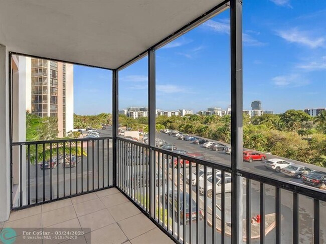 Building Photo - 20379 W Country Club Dr