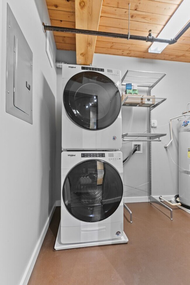 Building Photo - Modern Air Conditioned South Lake Union Lo...