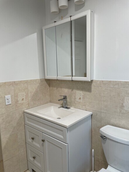 Building Photo - 32 Roanoke Ave