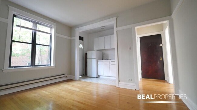 Building Photo - 0 bedroom in CHICAGO IL 60657