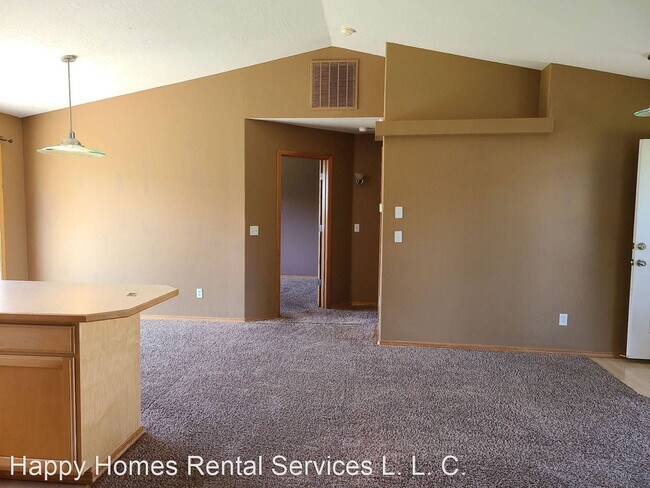 Building Photo - 3 br, 2 bath House - 220 W. Comanche Street