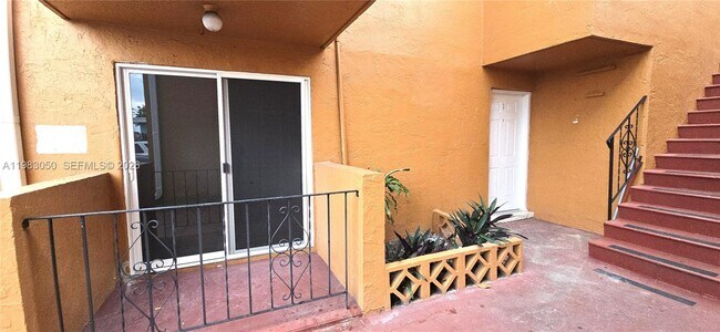 Building Photo - 718 SE 8th St