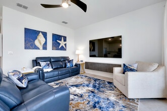 Building Photo - 12240 Wellen Golf St