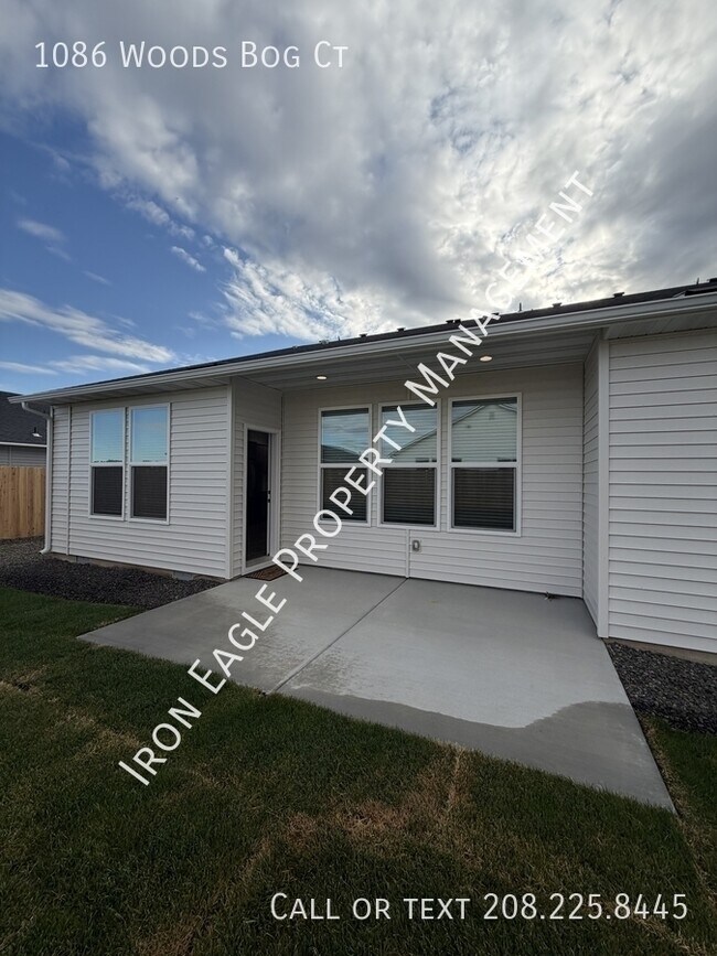 Building Photo - 1086 Woods Bog Ct
