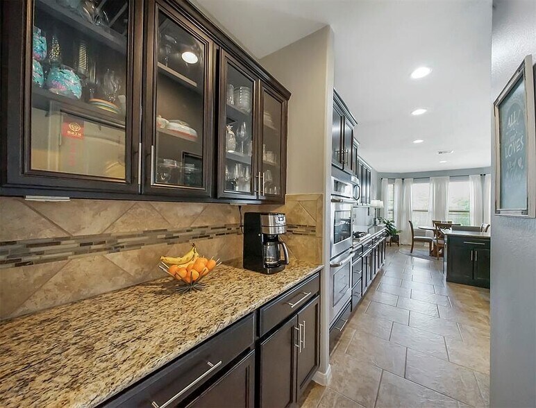 Building Photo - 28710 Brownwood Lake Dr