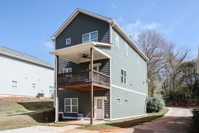 Building Photo - 372 Arch St