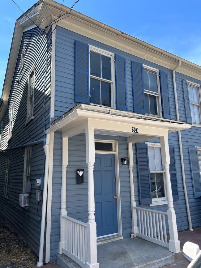 Building Photo - 307 S Kent St