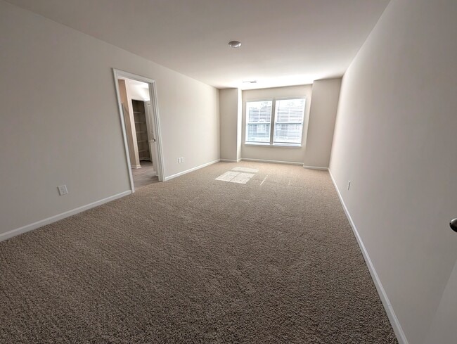 Building Photo - 1664 Hallview Ct