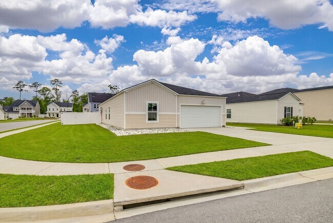 Building Photo - Spacious 4BR Home in Rincon with Fenced Yard & Modern Comforts
