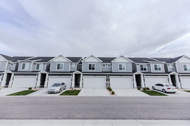 Building Photo - 3569 Grassland Dr