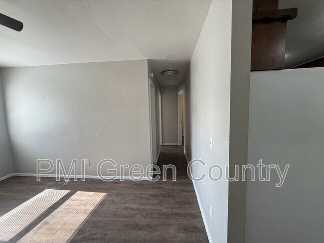 Building Photo - 618 N Fairland Ave