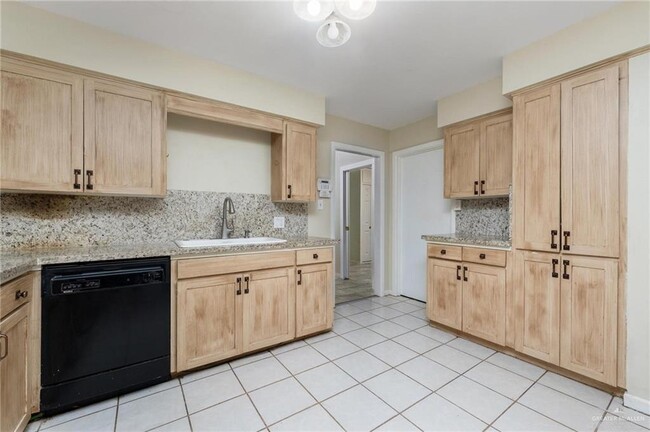 Building Photo - 2625 Village Dr