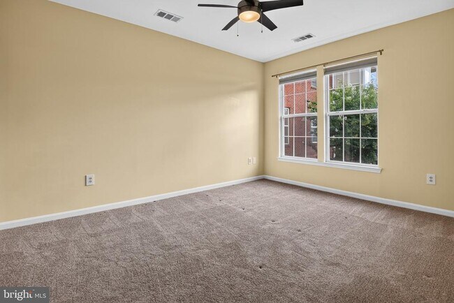 Building Photo - 801 S Greenbrier St