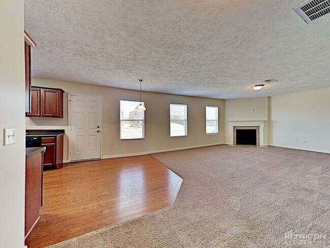 Building Photo - 1009 Harmony Ln