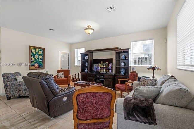 Building Photo - 363 NE 25th Terrace