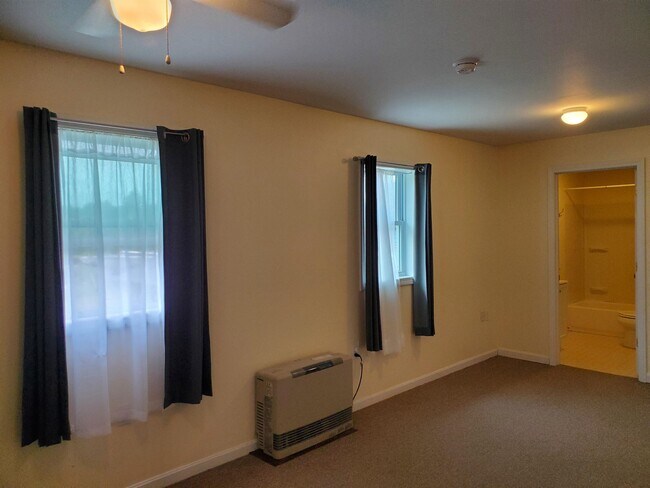 Building Photo - 750 US-4