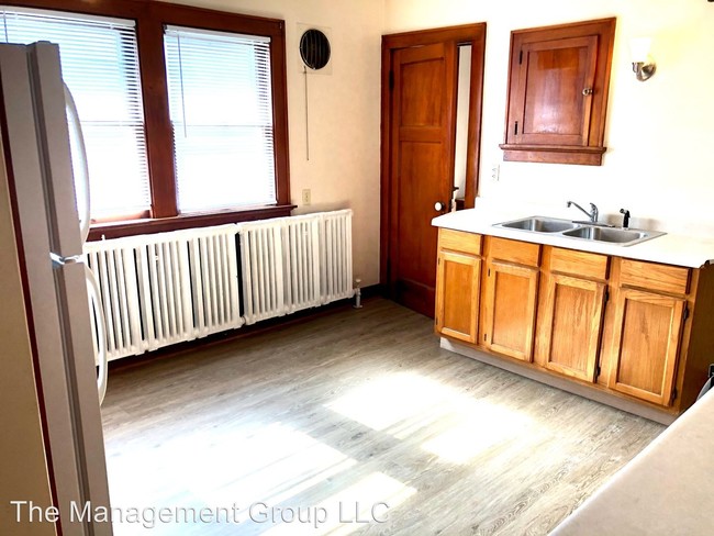 Building Photo - 558 N 63rd St