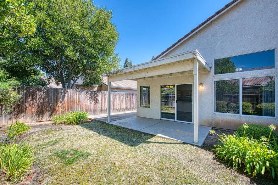 Building Photo - 1708 E Chelsea Dr