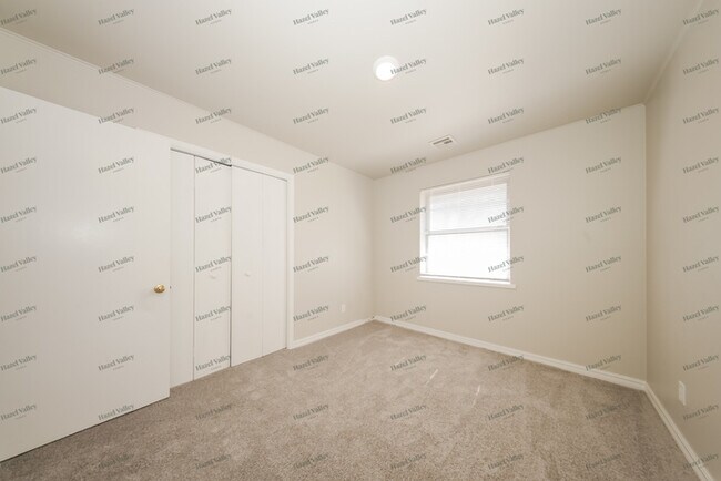 Building Photo - 5921 N College St