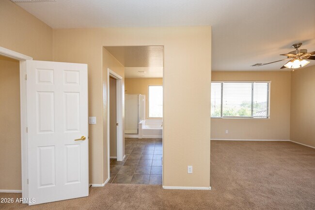 Building Photo - 2023 W Shackleton Dr