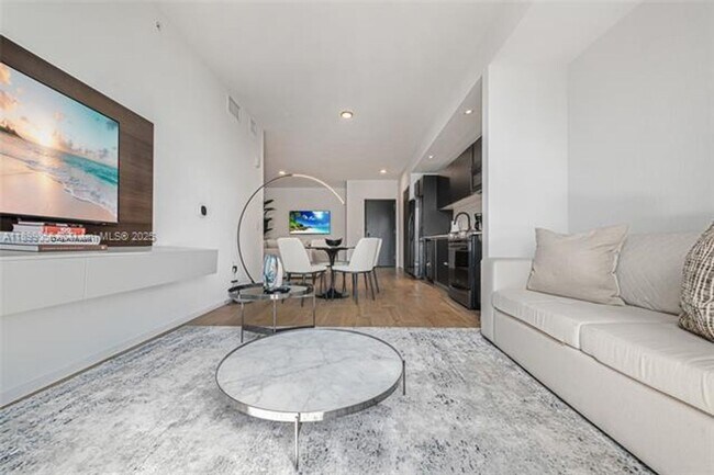 Building Photo - 398 NE 5th St