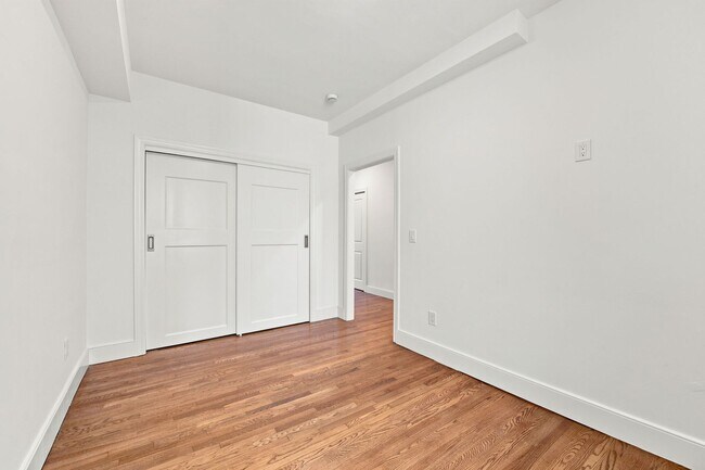 Building Photo - 1734 Greenwich St