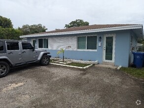 Building Photo - 1323 NW 3rd Ave