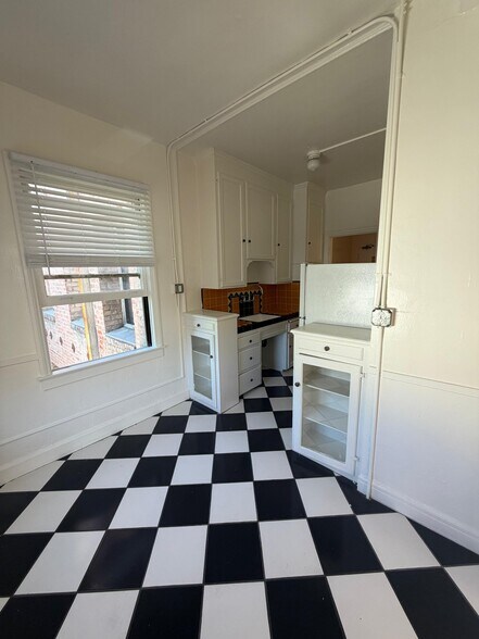 Building Photo - 318 S Kingsley Dr